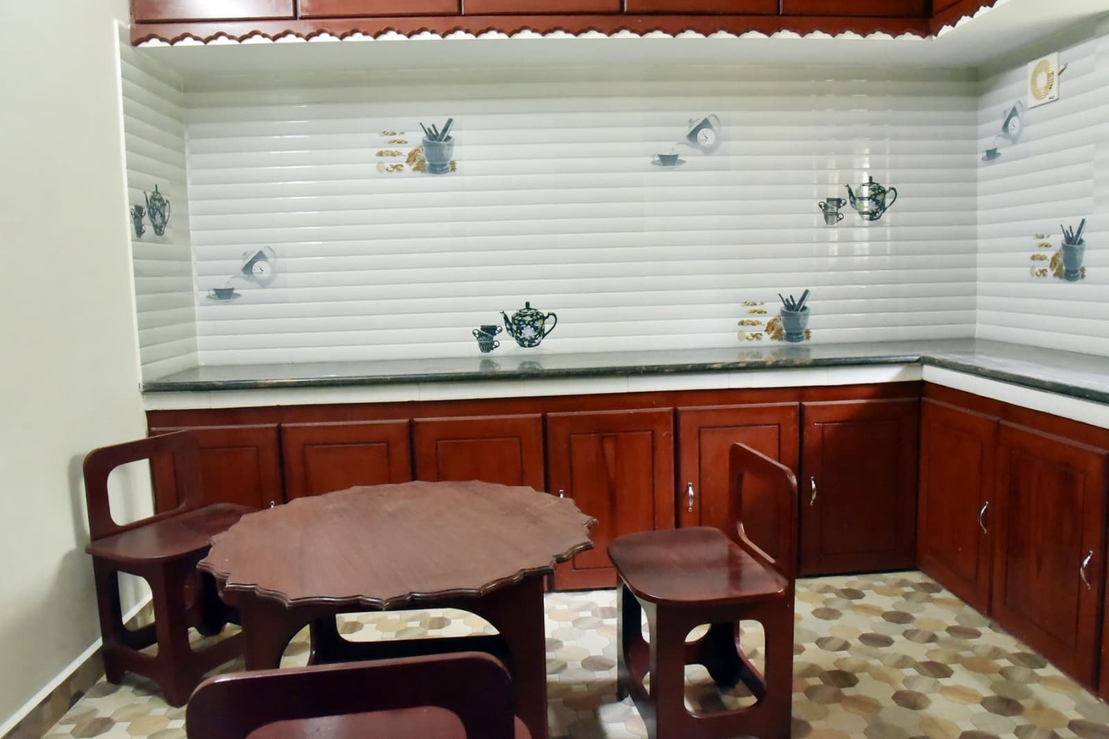 Eat-in kitchen